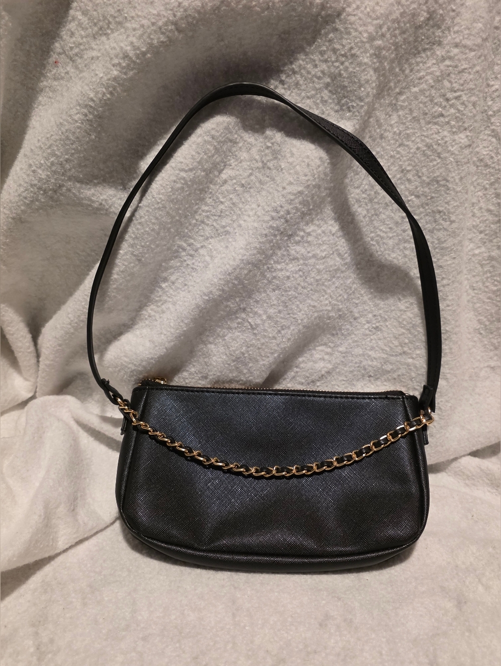 Forever 21 Black Shoulder Bag with Gold Chain Accent and Sparkles - no Call Outs